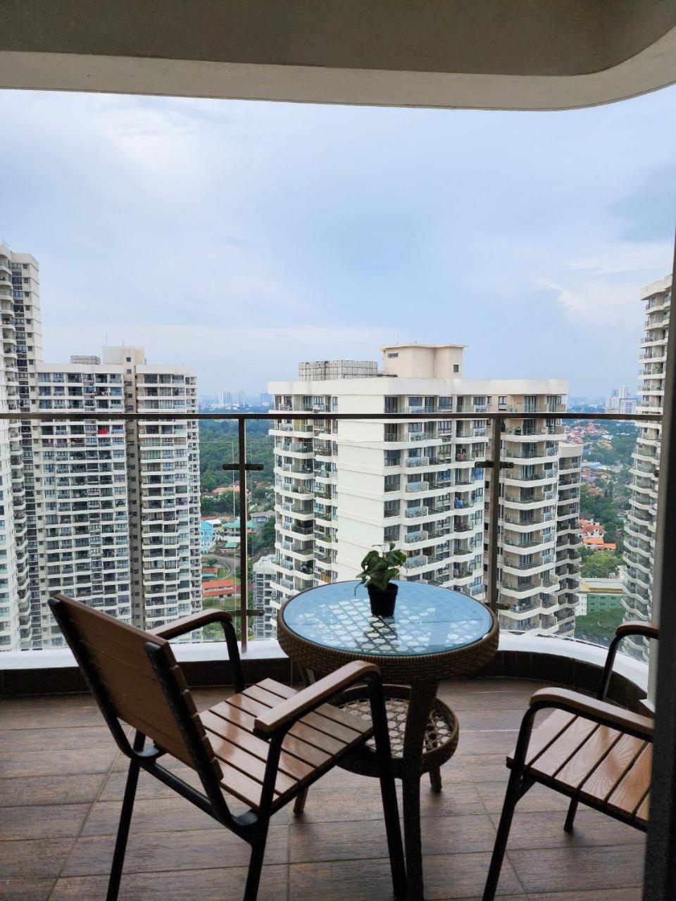 Lovell Country Garden 2 King Beds High Level Apartment Johor Bahru